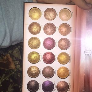 Solar flare metallic eye shadow pallet